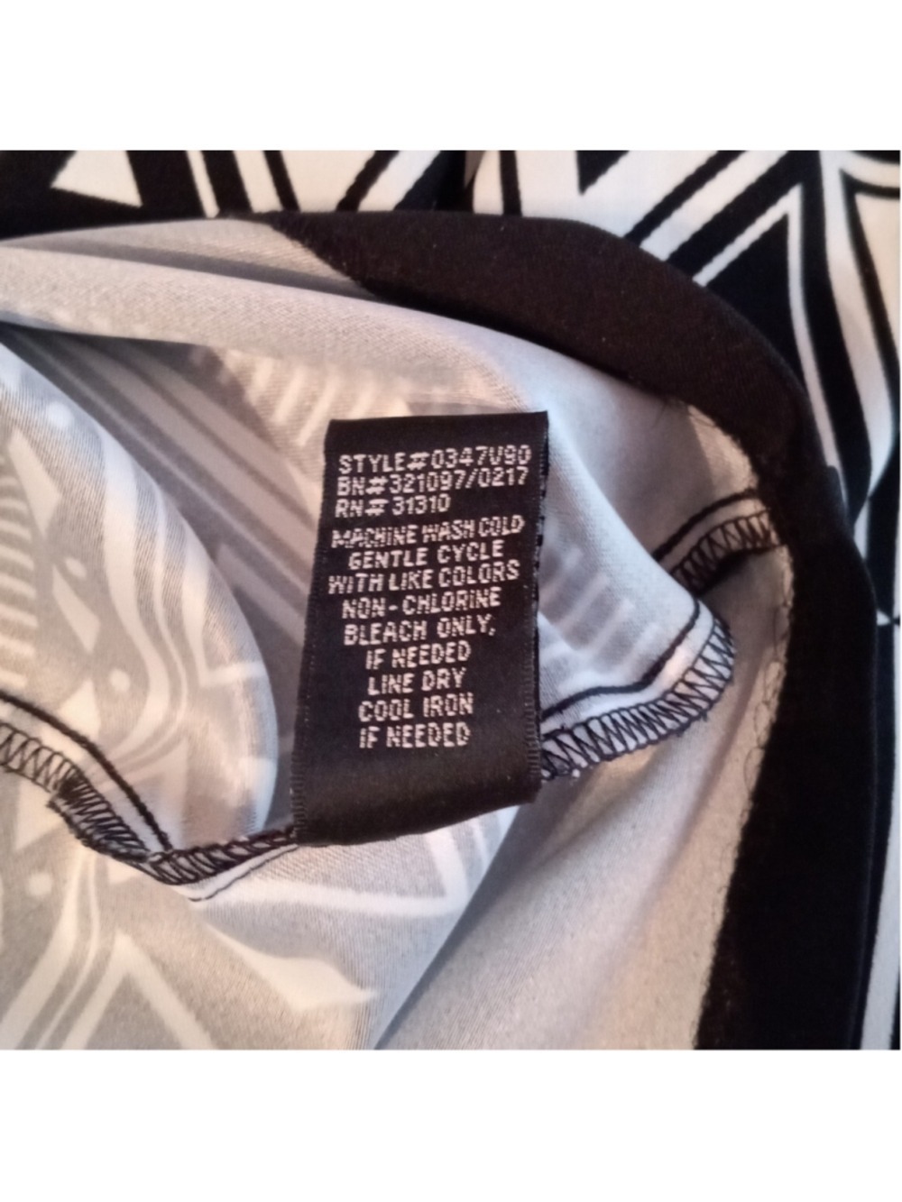 AGB Black White Geometric Mockneck Shift Dress Size 8 - Picture 7 of 9